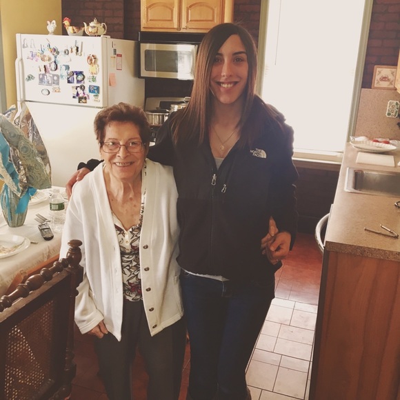 Meet your Posher, Katelyn - PLEASE READ๐ - Picture 3 of 7